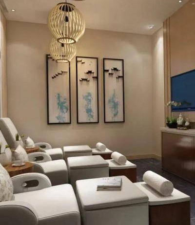 深圳光明的高端足疗足浴会所是一处静谧的避风港。这里，我们以精湛的技艺和细致的服务，为您的双脚带来前所未有的呵护。每一步按摩都是对您辛劳的致敬，每一次浸泡都是对您身心的洗礼。我们用心聆听您的需求，用情温暖您的旅程。在这里，不仅是一次足部的放松，更是一场心灵的触动，让您在舒缓中重获活力，感受生活的美好。